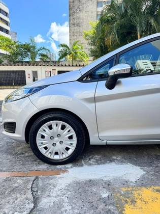 FORD FIESTA 1.6 SE HATCH 16V FLEX 4P POWERSHIFT FORD FIESTA 1.6 SE HATCH 16V FLEX 4P POWERSHIFT